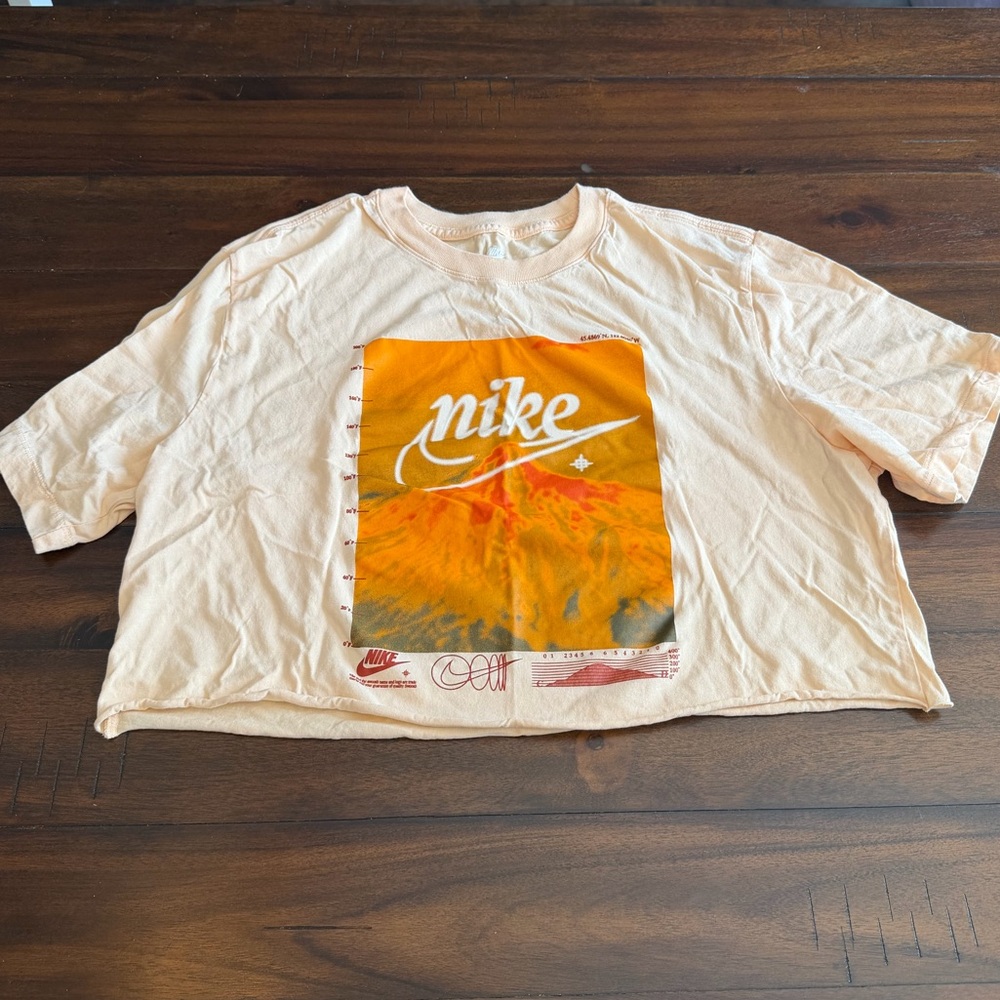 Nike Peach Crop Top with Vibrant Orange Graphic